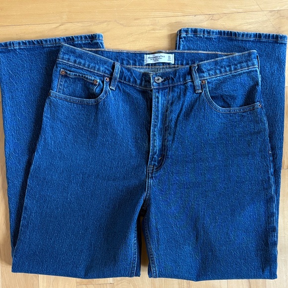 Abercrombie & Fitch High Rise Blue Jeans- Brand new - Picture 2 of 5